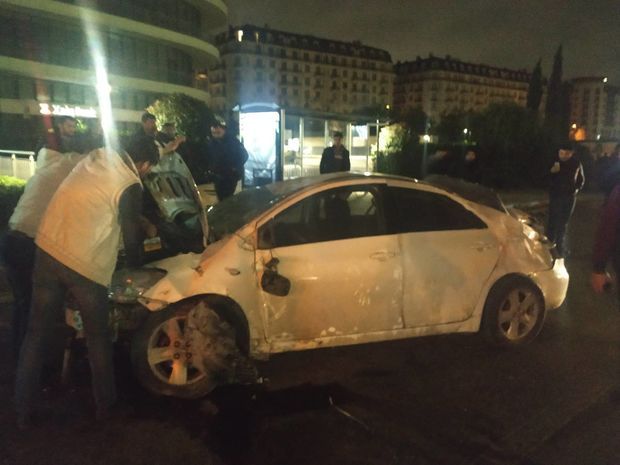 Bakıda taksi sürücüsü qəza törətdi - dörd sərnişin yaralandı - FOTO\VİDEO