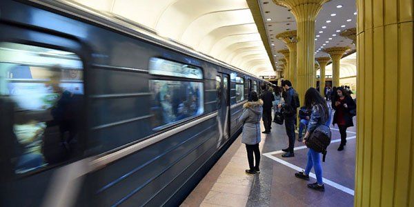 Bakı metrosunda gərgin anlar - qatar boşaldıldı