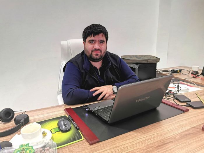 Youtube üzrə mütəxəssis Nadir Kərimov Qeyd edək ki, hal hazırda MediaShow və MusicYes MMC şirkətinin idarə heyyətinin üzvüdür. Youtube üzrə mütəxəssis Nadir Kərimov Qeyd edək ki, hal hazırda MediaShow və MusicYes MMC şirkətinin idarə heyyətinin üzvüdür.