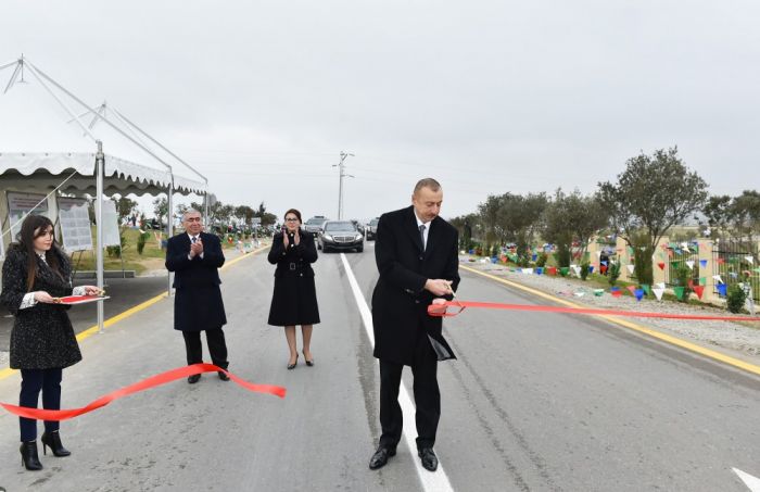 Prezident İlham Əliyev yeni yolun açılışında -